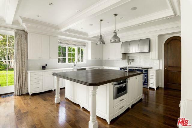 501 Toyopa Dr - Photo 3 of 8