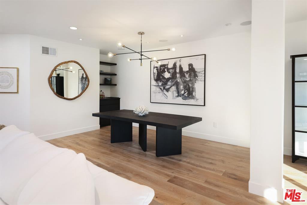 4811 Roma Ct - Photo 3 of 8