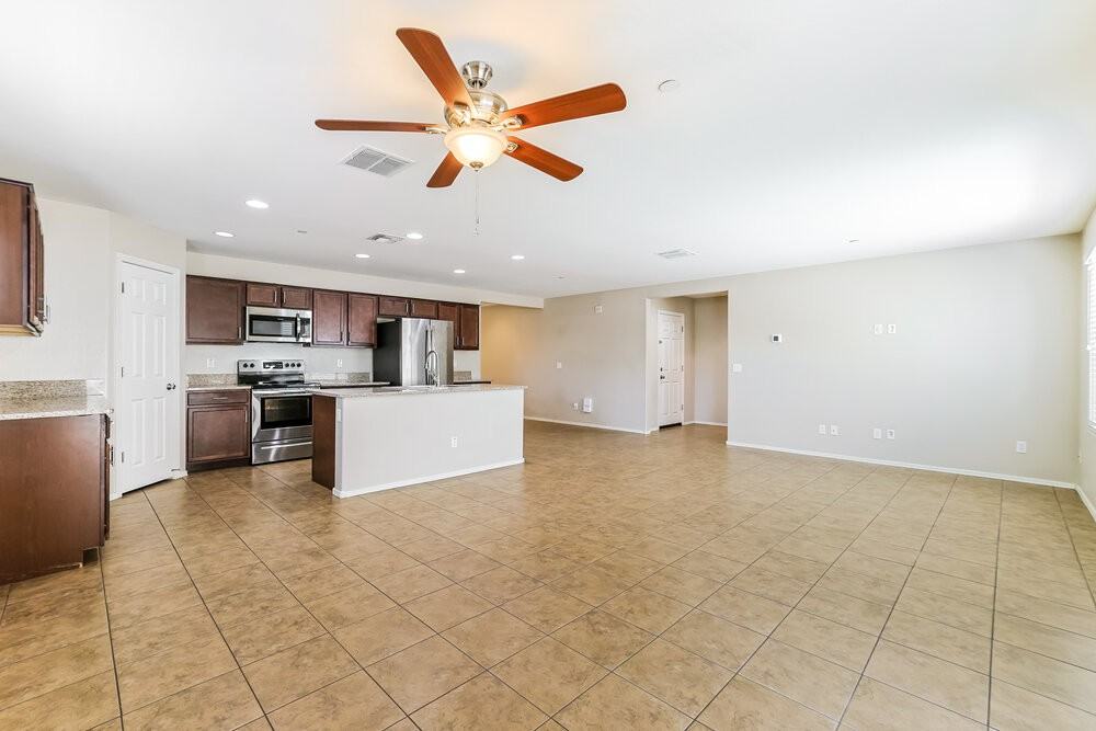 1461 N Balboa - Photo 3 of 16