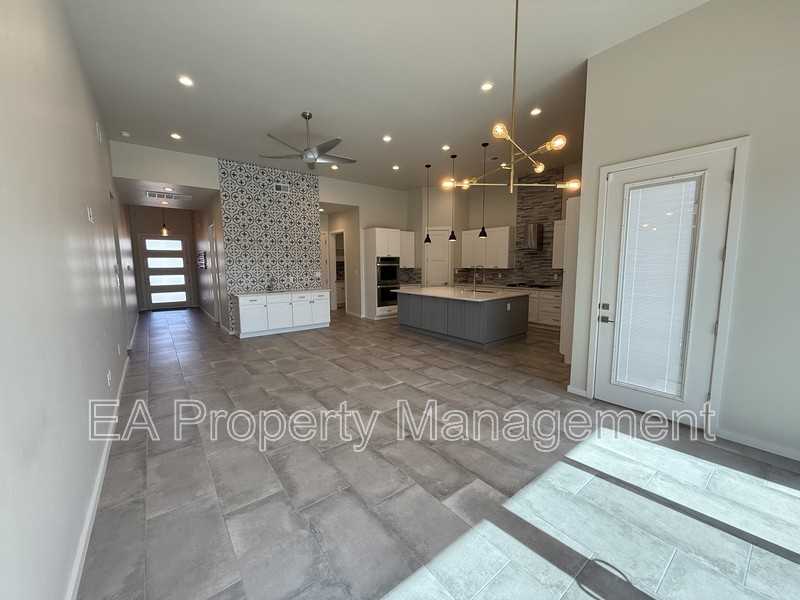 1210 11th St Nw - Photo 2 of 25