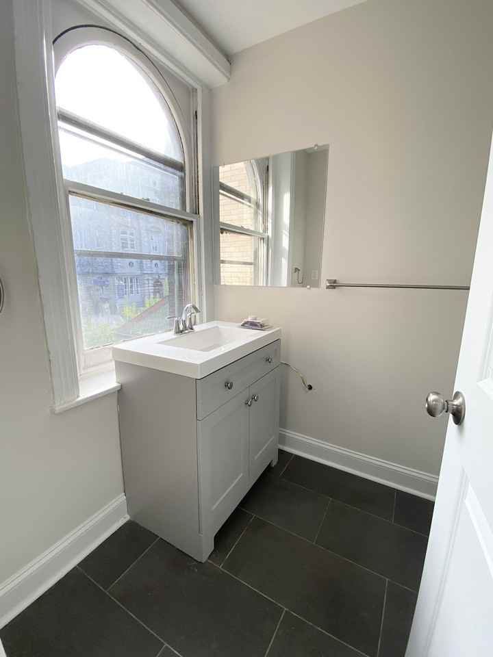 908 S 47th St - Photo 3 of 7