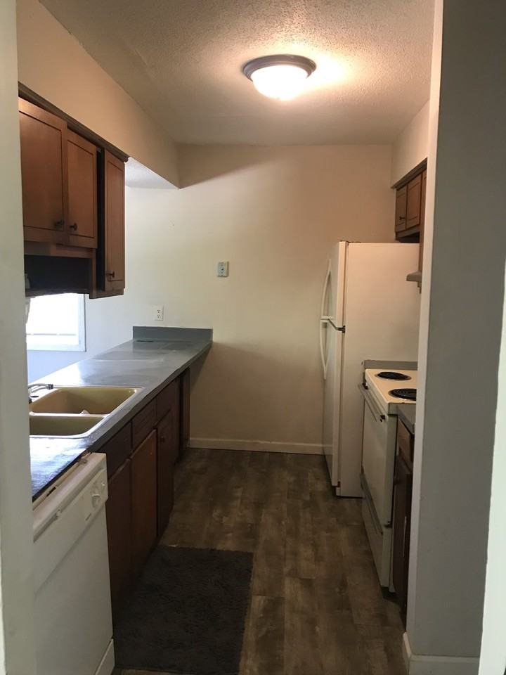 1303 Sandfort Rd. - Photo 2 of 8
