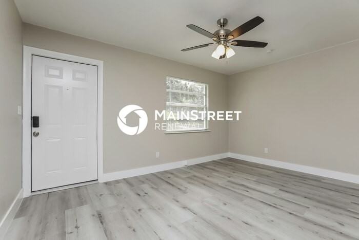 1894 Aaron Ave - Photo 2 of 16