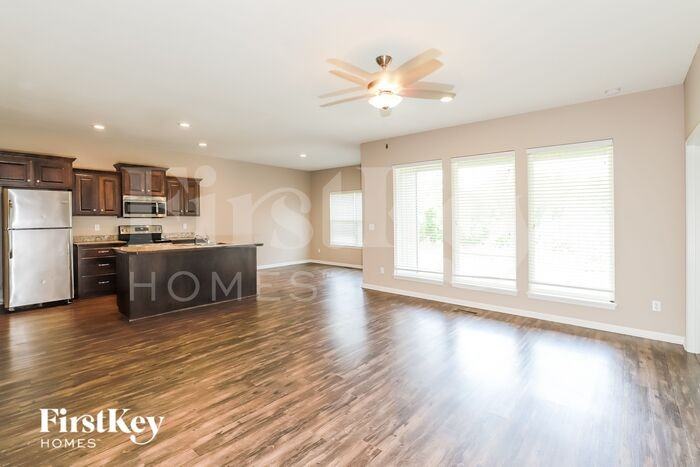 22000 Crystal Ave - Photo 3 of 16