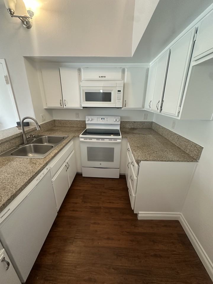 1249 N June St #4 - Photo 3 of 12