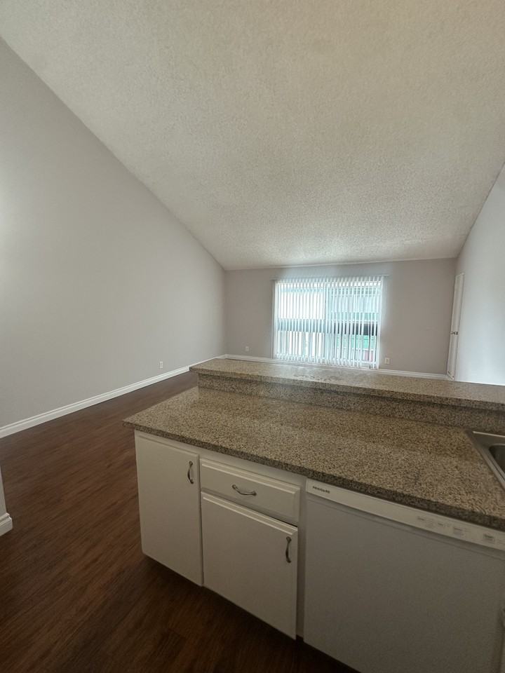 1249 N June St #4 - Photo 6 of 12