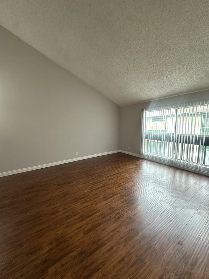 1249 N June St #4 - Photo 7 of 12