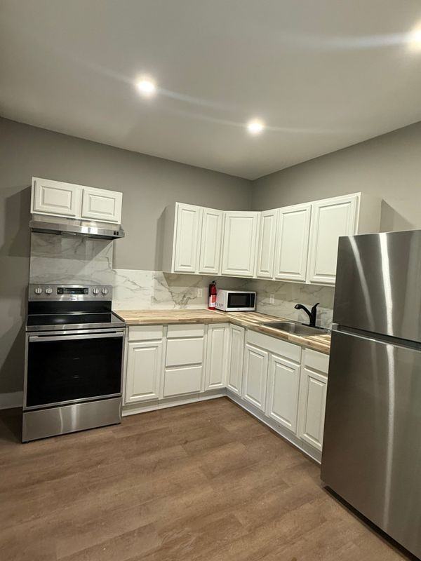 442 Hudson Ave ##1b - Photo 3 of 9