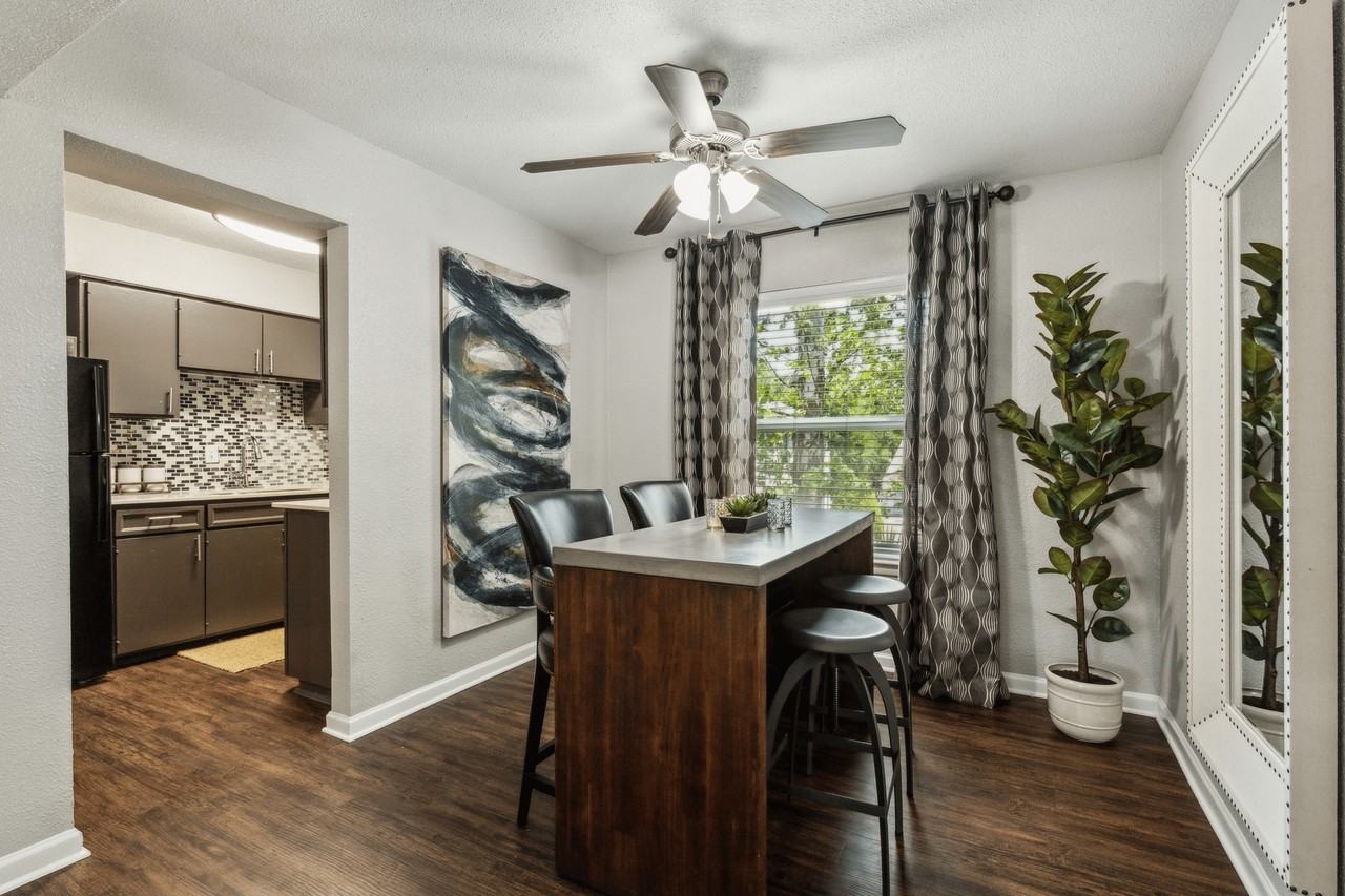 Zeke Apartments - Photo 4 of 18