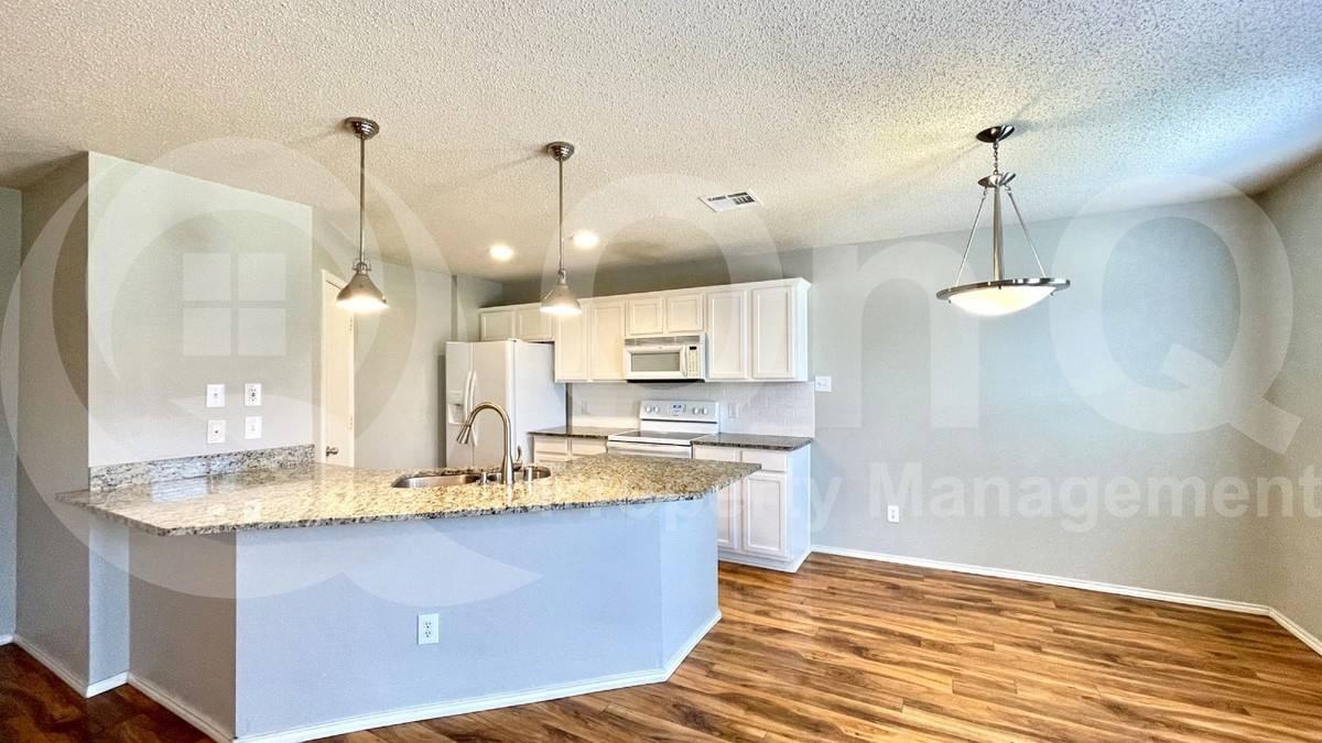 9952 George Washington Dr - Photo 3 of 10