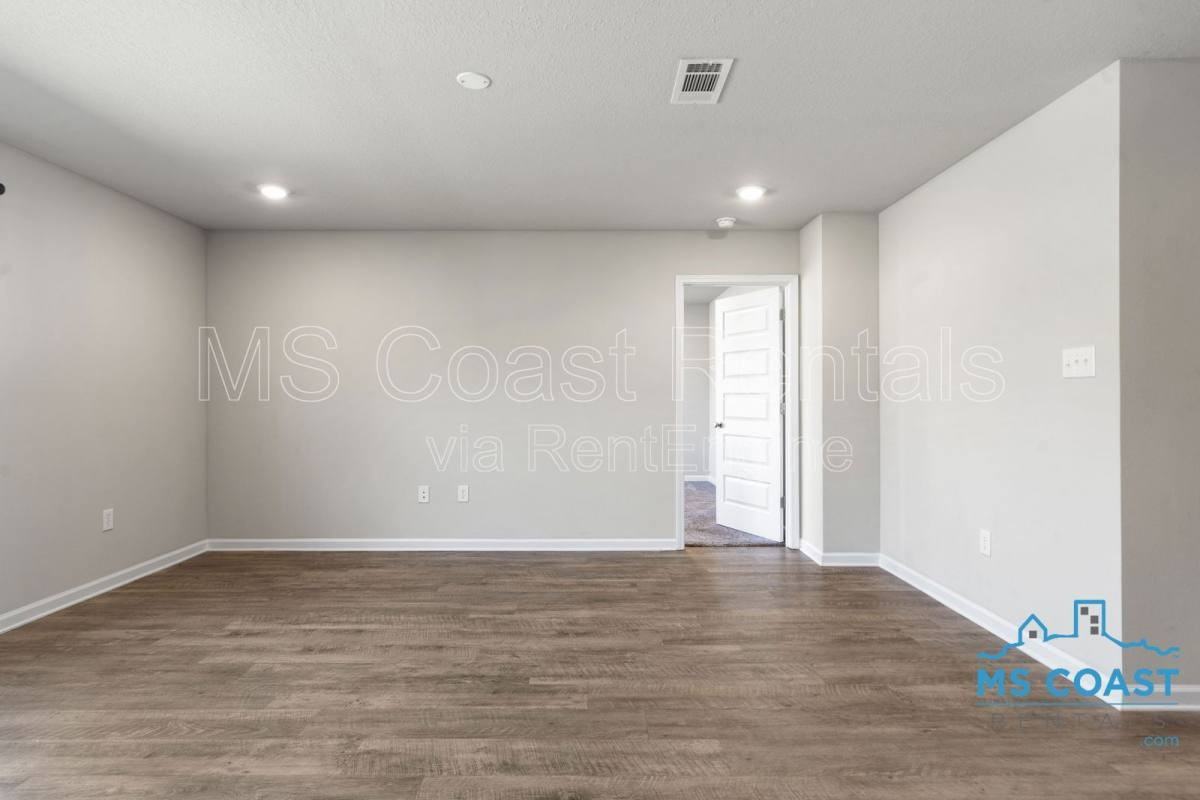 15236 Cypress Way - Photo 3 of 10