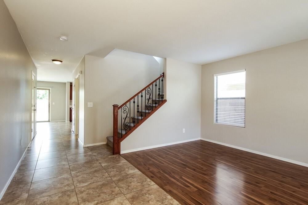 12035 W Leather Ln - Photo 4 of 17