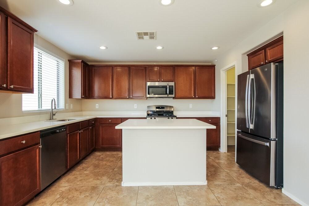 12035 W Leather Ln - Photo 7 of 17