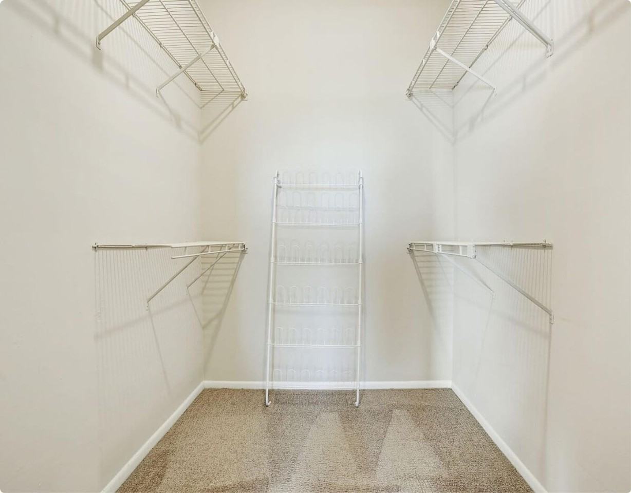 Legend Point Condo - Photo 2 of 34