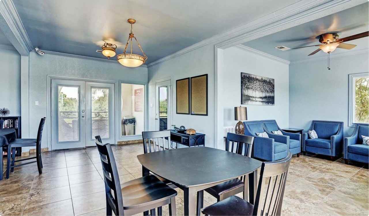 Legend Point Condo - Photo 4 of 34