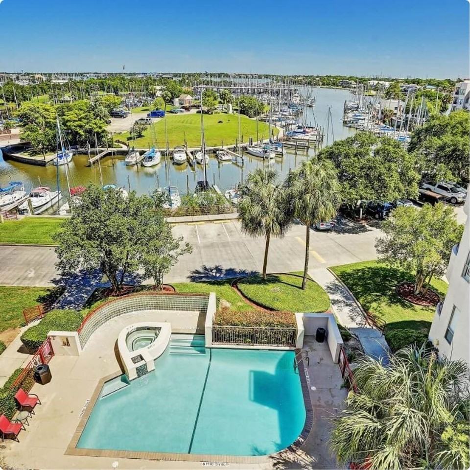 Legend Point Condo - Photo 2 of 33