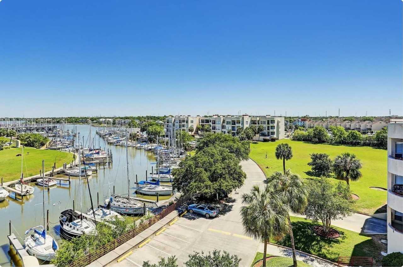 Legend Point Condo - Photo 4 of 33