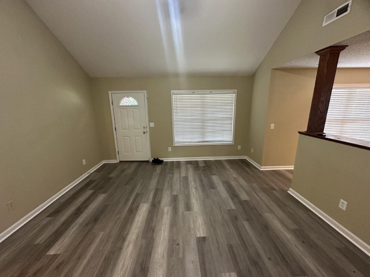 948 Cadbury St - Photo 2 of 23