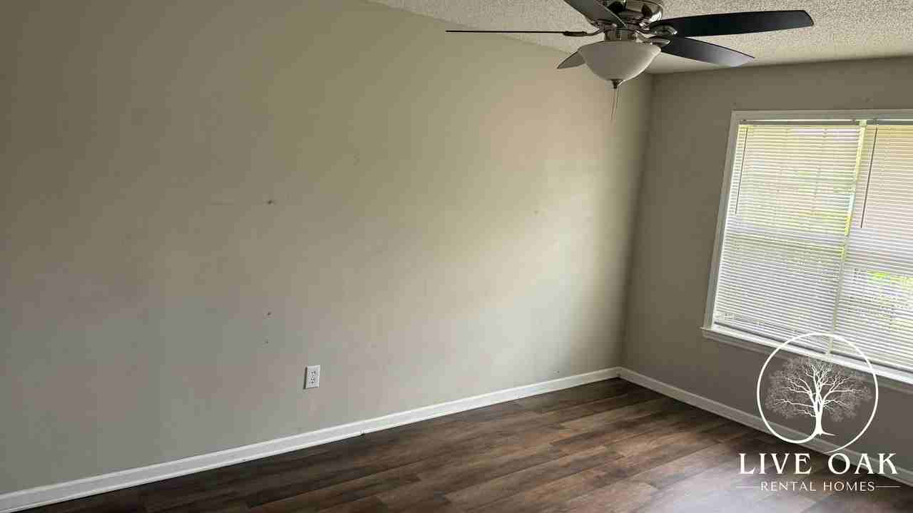 1221 Jubail Dr - Photo 6 of 15