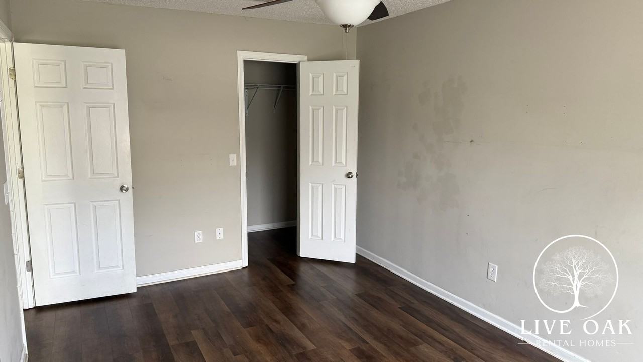 1221 Jubail Dr - Photo 7 of 15