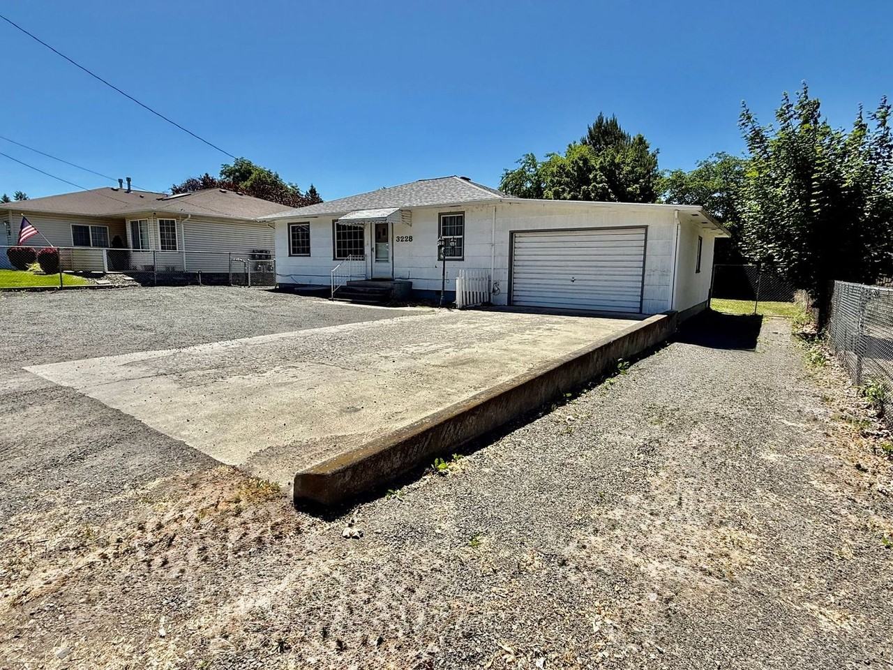 3228 5th St - Photo 3 of 40