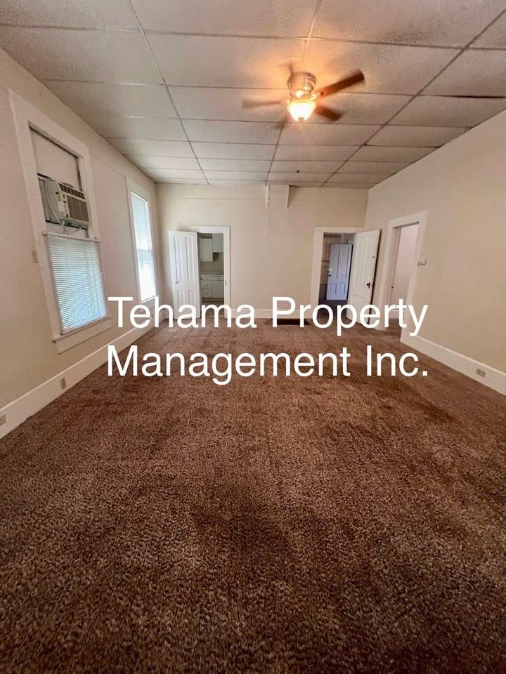 1035 Lincoln St - Photo 2 of 17