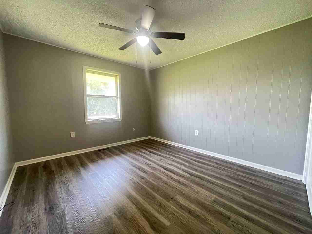 5423 S Hutchinson Ave Apt E2 - Photo 7 of 8