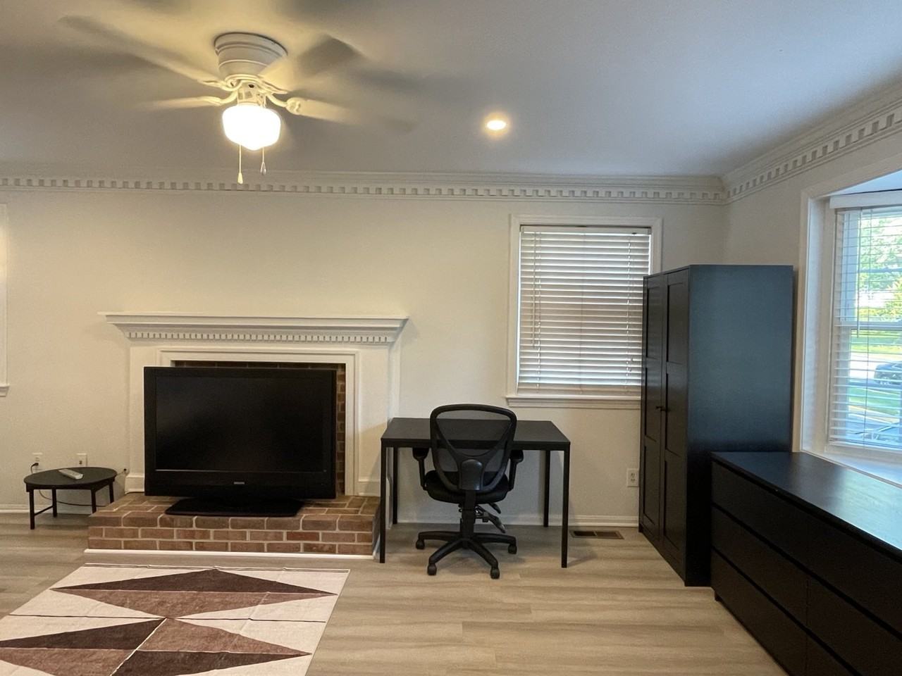 4199 University Dr - Photo 5 of 14