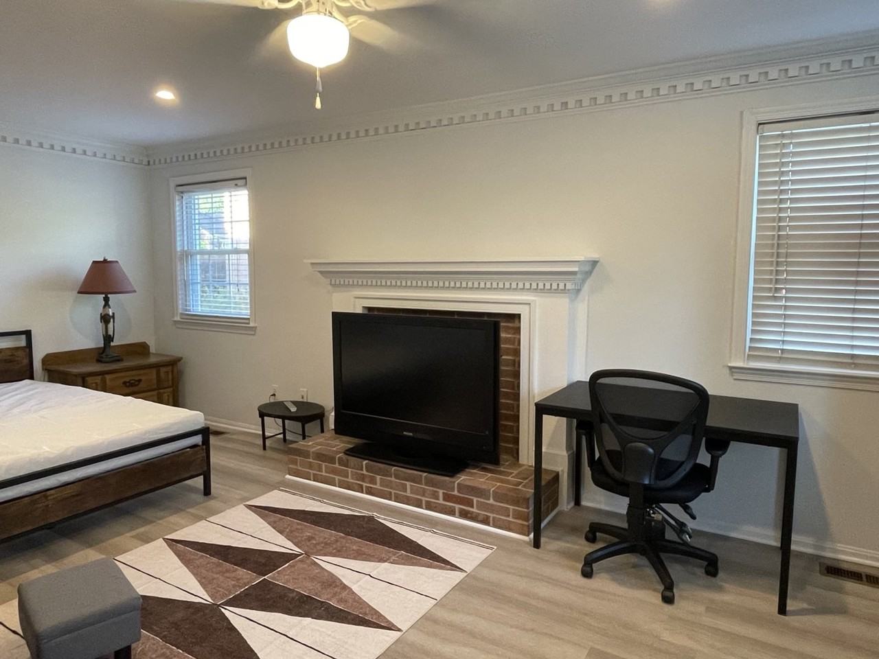 4199 University Dr - Photo 6 of 14
