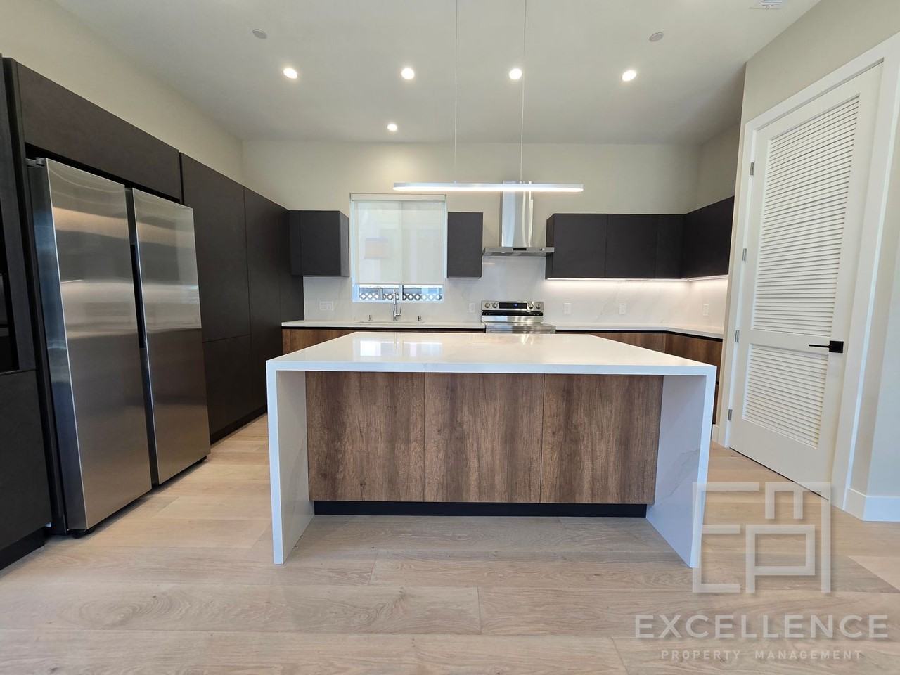 337 Franklin St - Photo 3 of 13