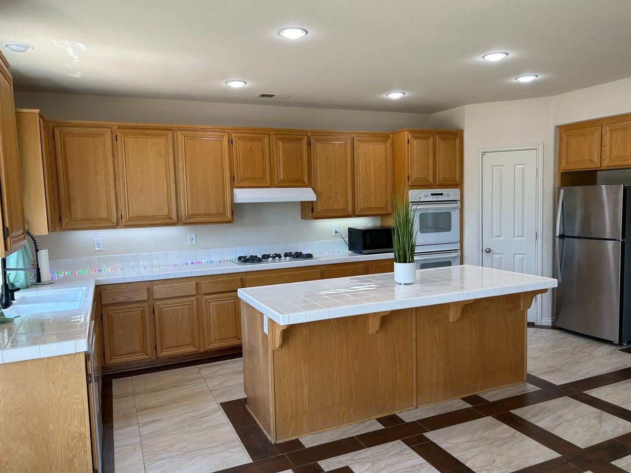 1651 Daybreak Pl - Photo 6 of 18