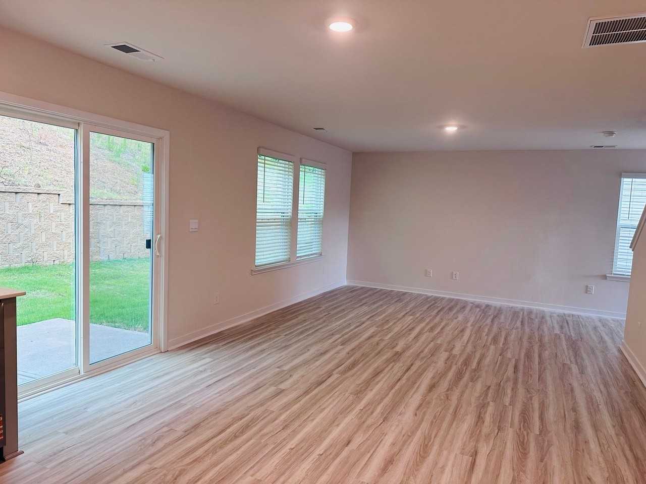 1031 20th Avenue Loop Se - Photo 4 of 18