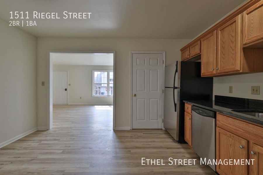 1511 Riegel St - Photo 2 of 31
