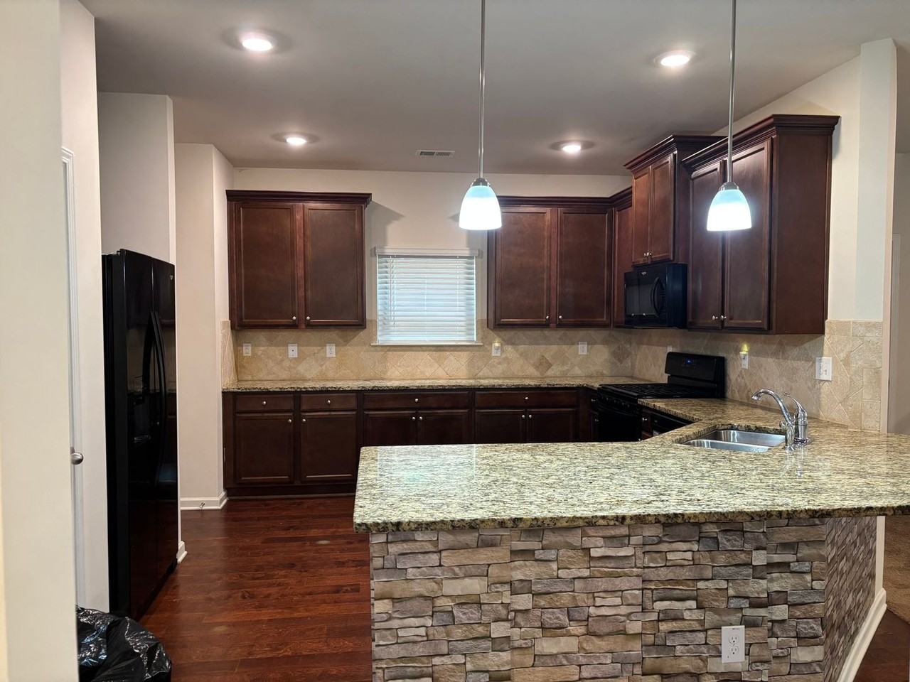 333 Emporia Loop - Photo 2 of 19