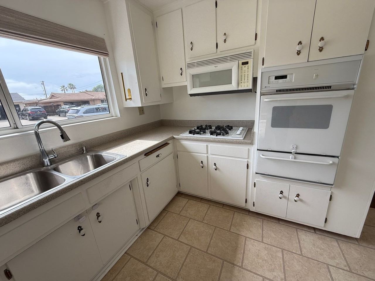 1741 Lahoud Dr - Photo 4 of 26