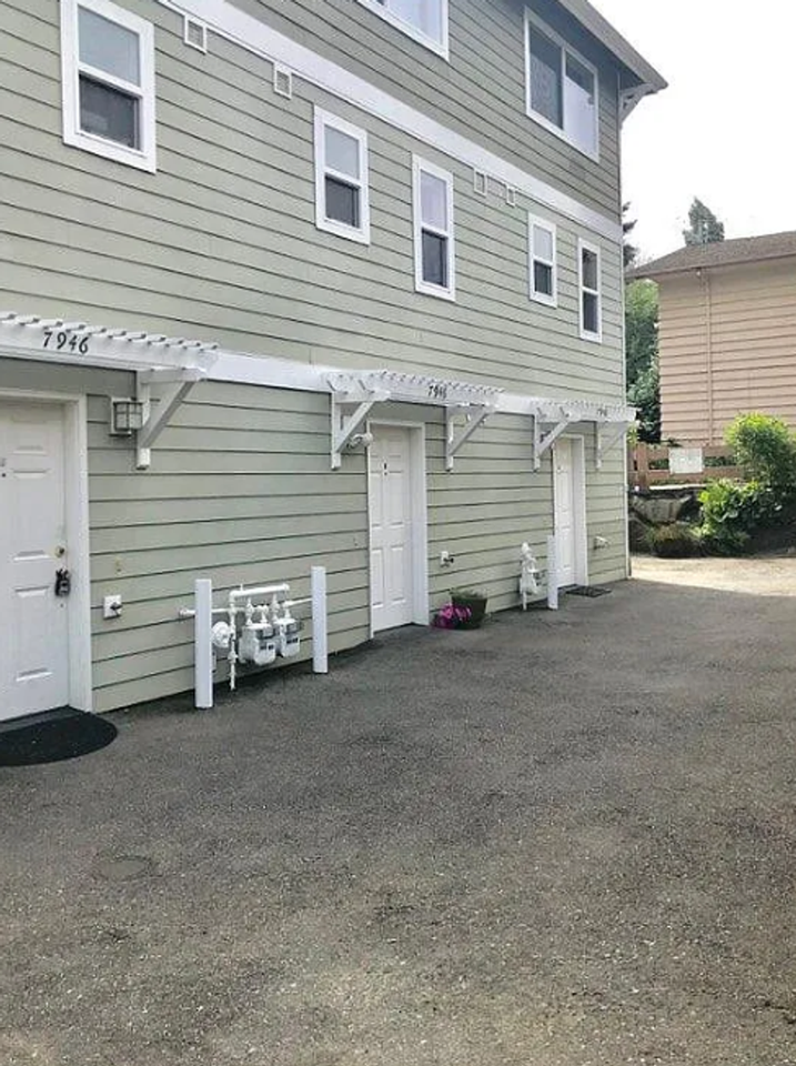 7946 9th Ave Sw - Photo 2 of 26