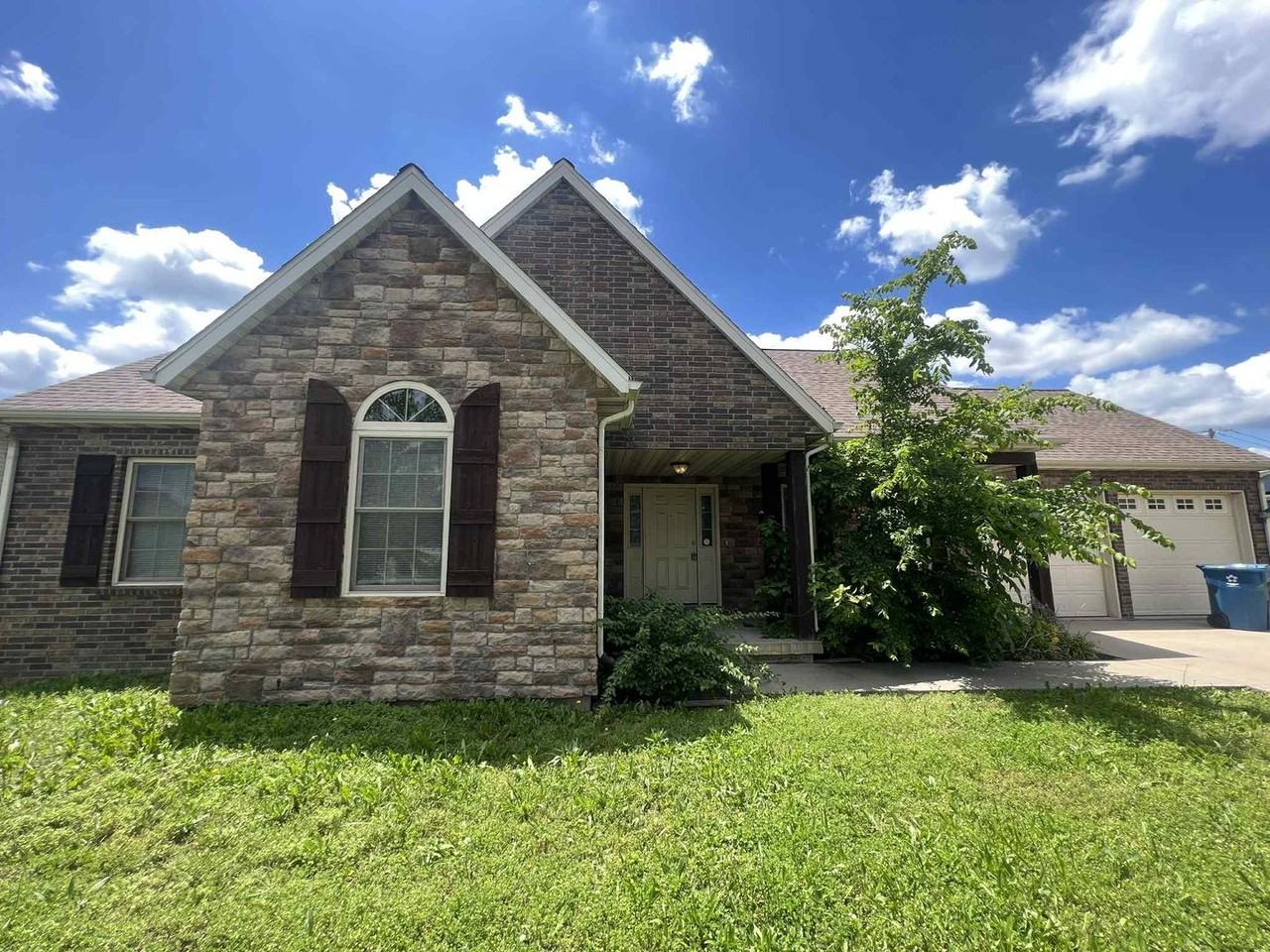 2416 Indiana Ave - Photo 2 of 20