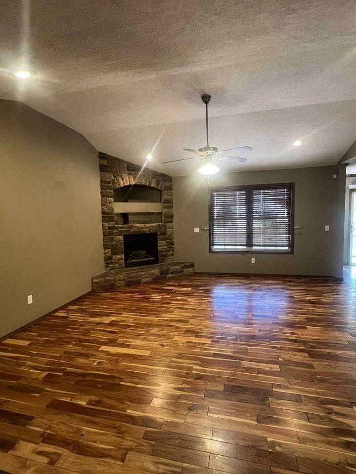 2416 Indiana Ave - Photo 3 of 20