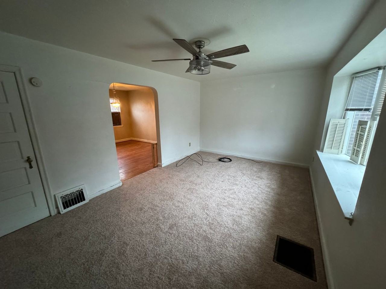 1110 E Jackson St - Photo 2 of 11