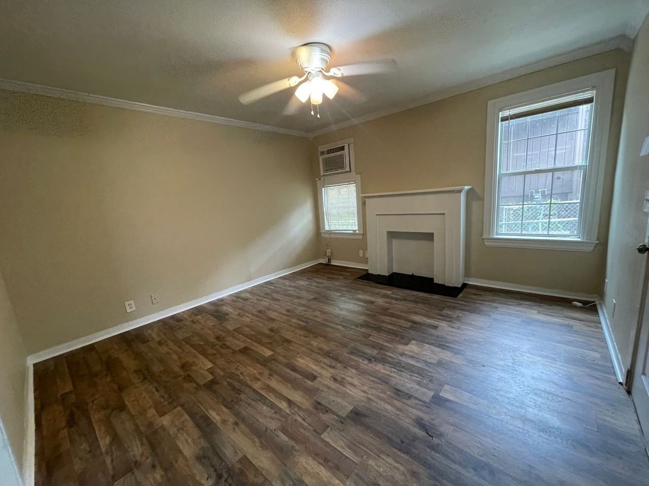 833 Evangeline Pl - Photo 3 of 10