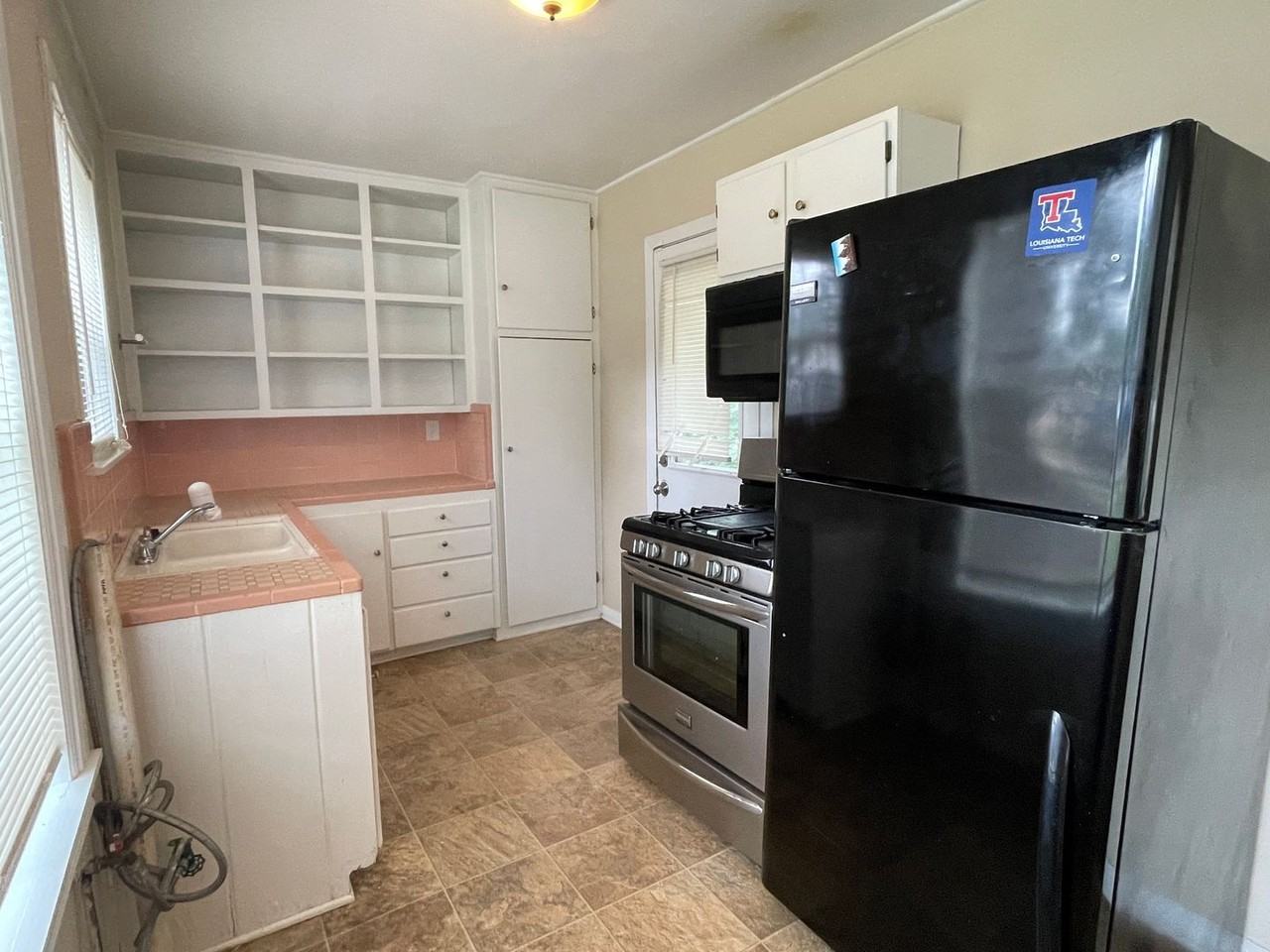 833 Evangeline Pl - Photo 5 of 10