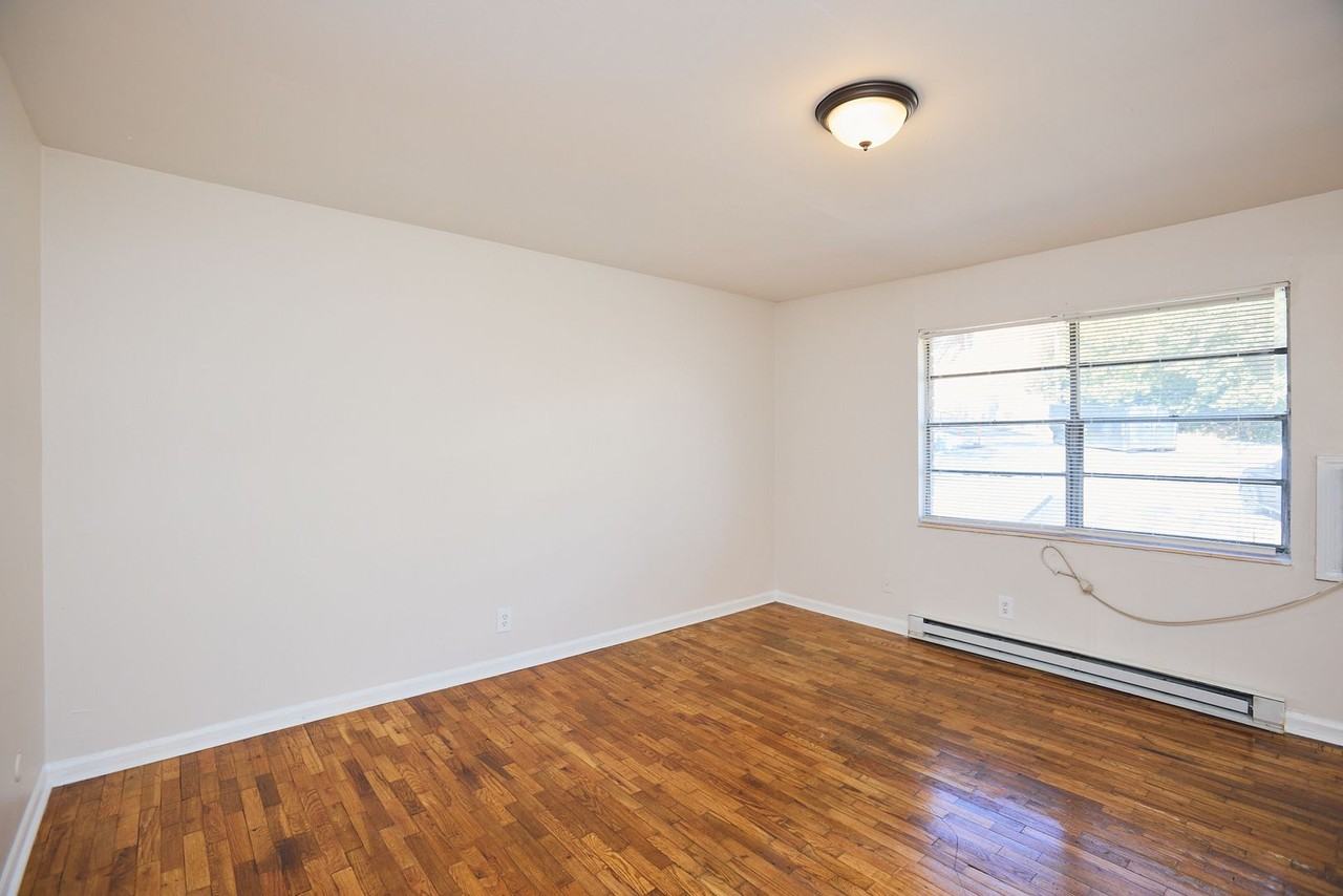 Lenox Hills Apartements - Photo 7 of 8
