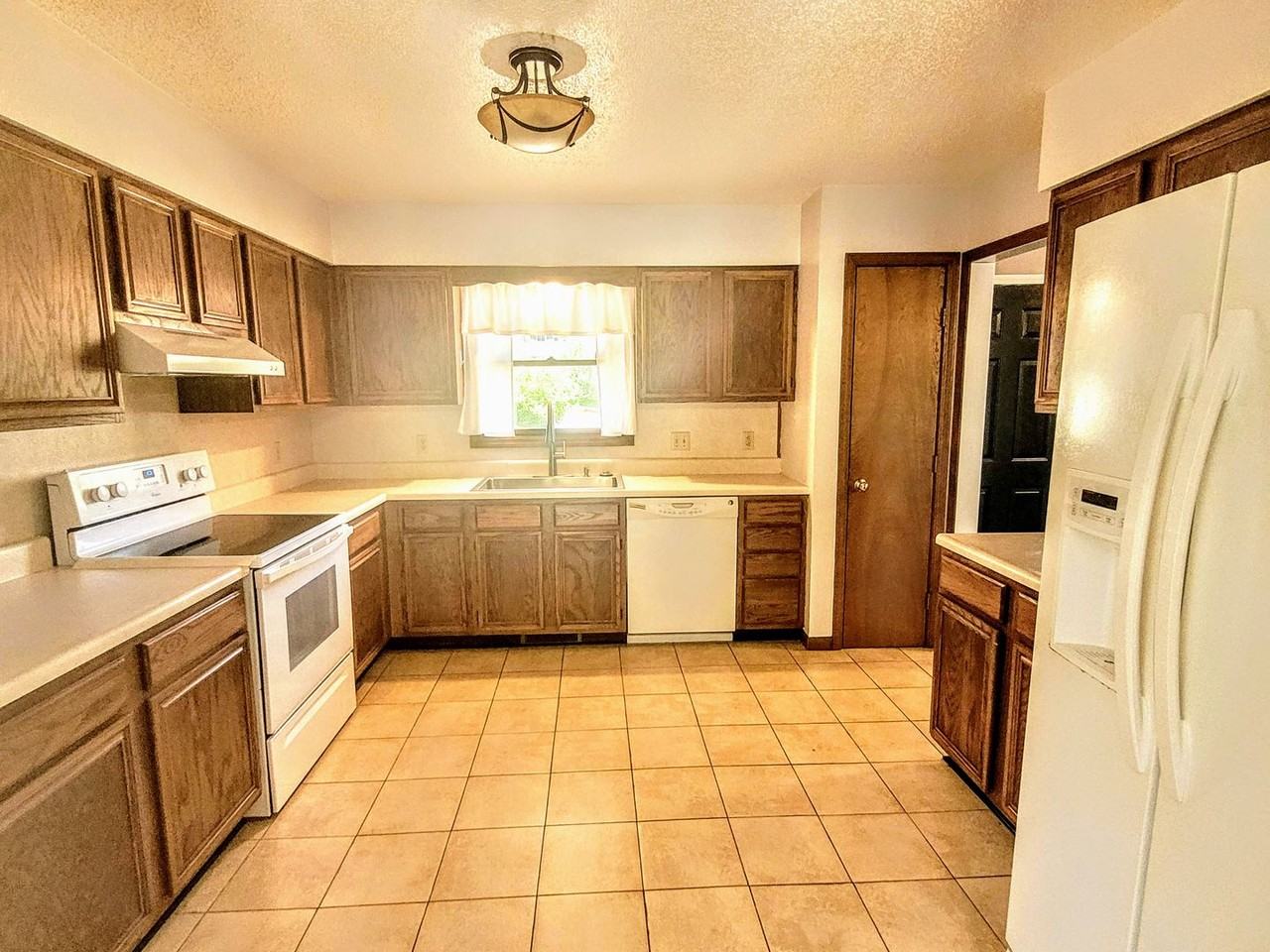 102 Courtney Ct - Photo 2 of 10