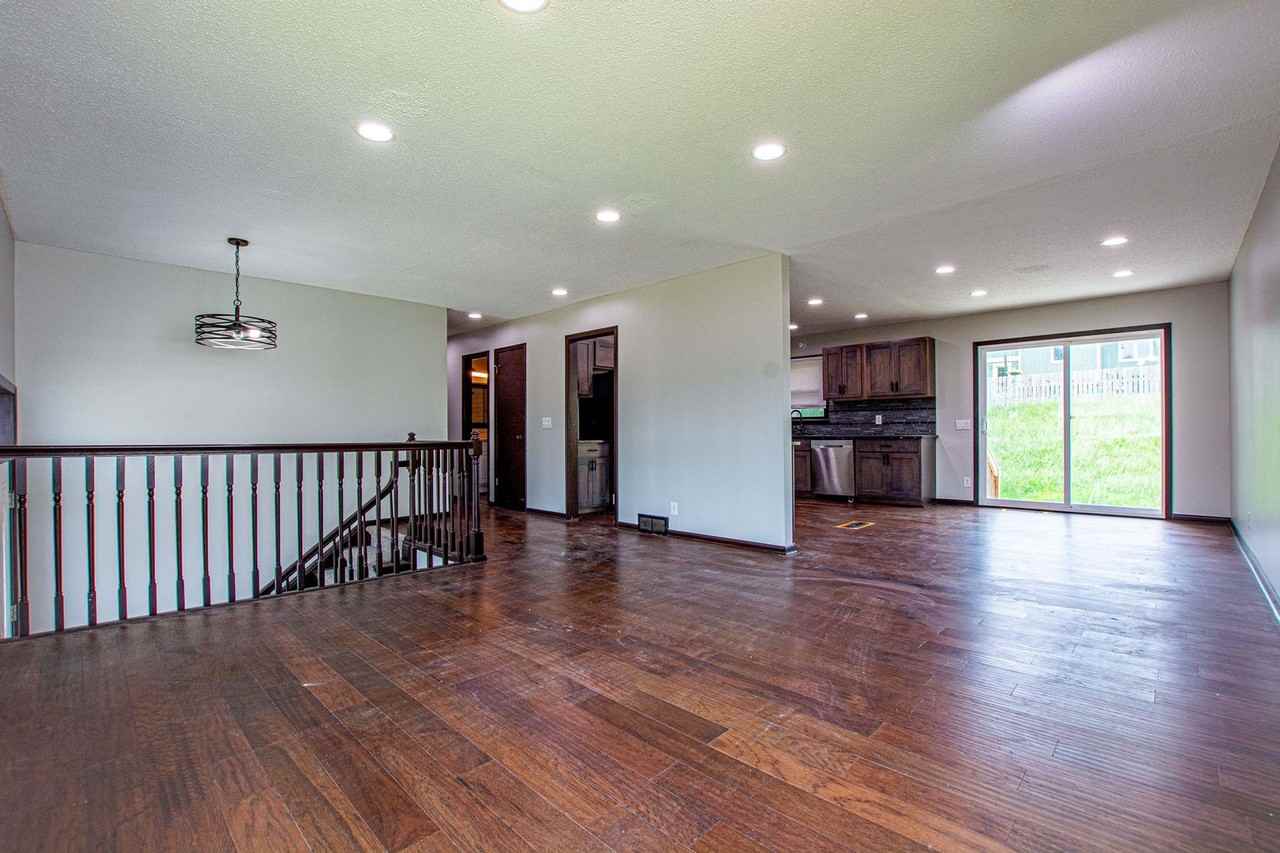 12111 Miami St - Photo 2 of 21