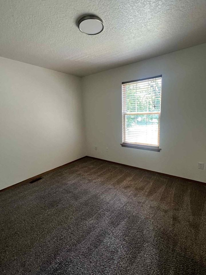 3436 S Moffet Ave - Photo 7 of 17