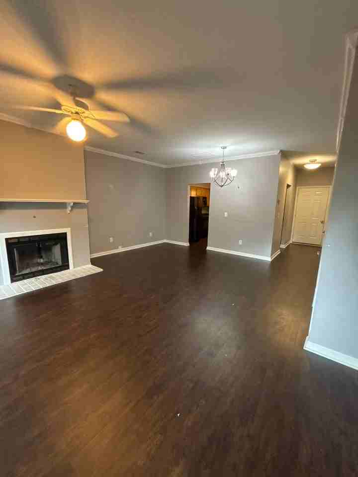 317 Bainbridge Dr #N - Photo 4 of 33