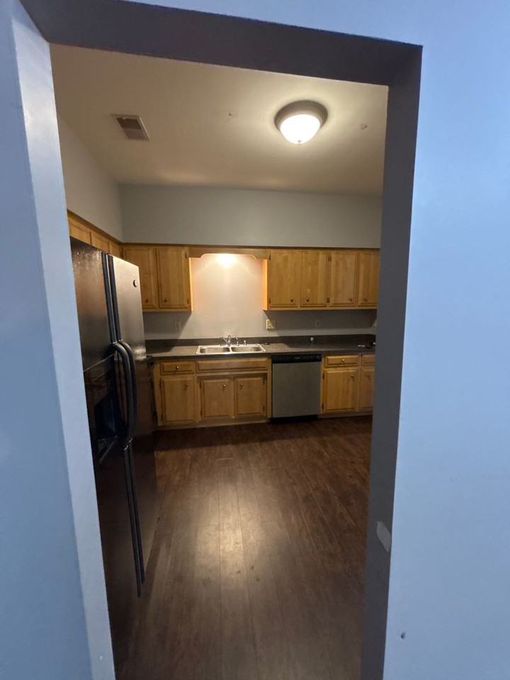 317 Bainbridge Dr #N - Photo 6 of 33
