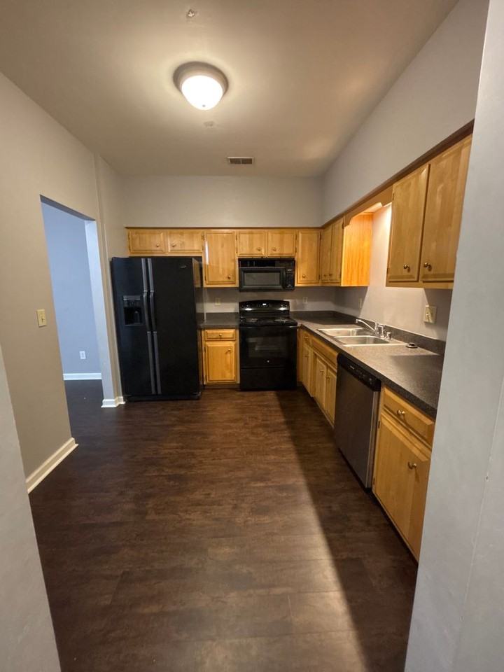 317 Bainbridge Dr #N - Photo 7 of 33