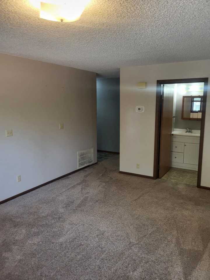 Savage, Apartments - Photo 2 of 5