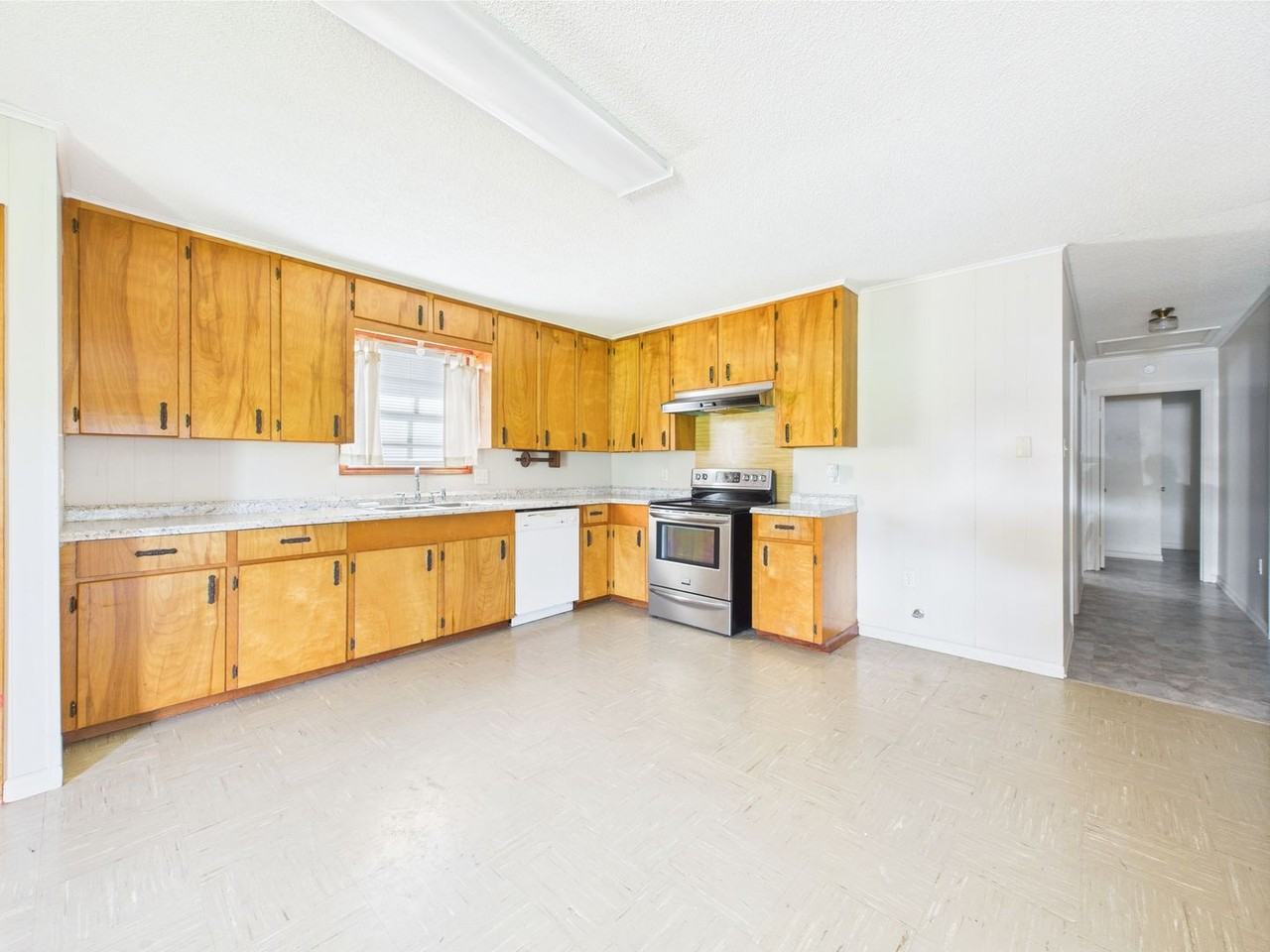 134 Midway Ln - Photo 3 of 12